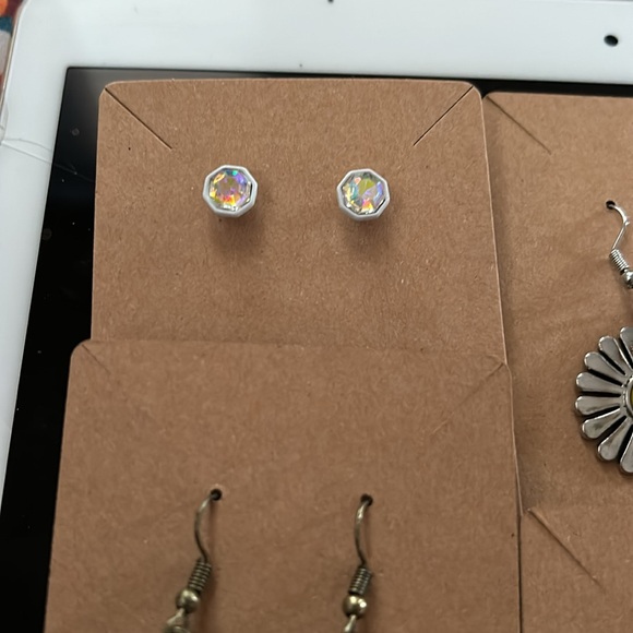 Earring bundle - Picture 8 of 8